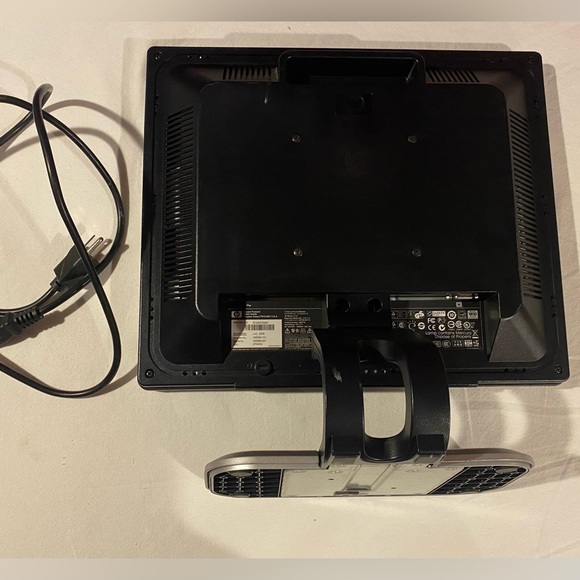 HP L1710 LCD Monitor
Great Working Condition
Power Cord Included, 17 inch screen - Picture 2 of 3